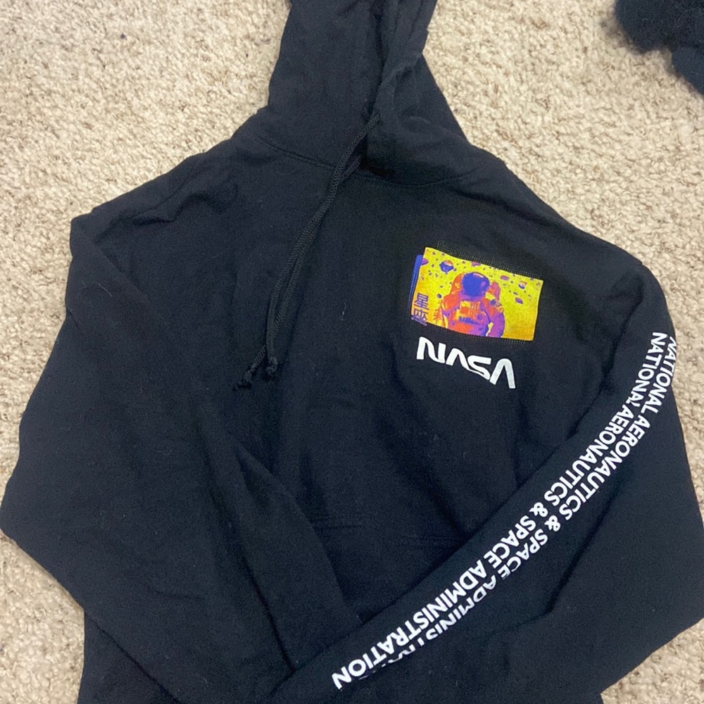 Women’s size medium black nasa hoodie